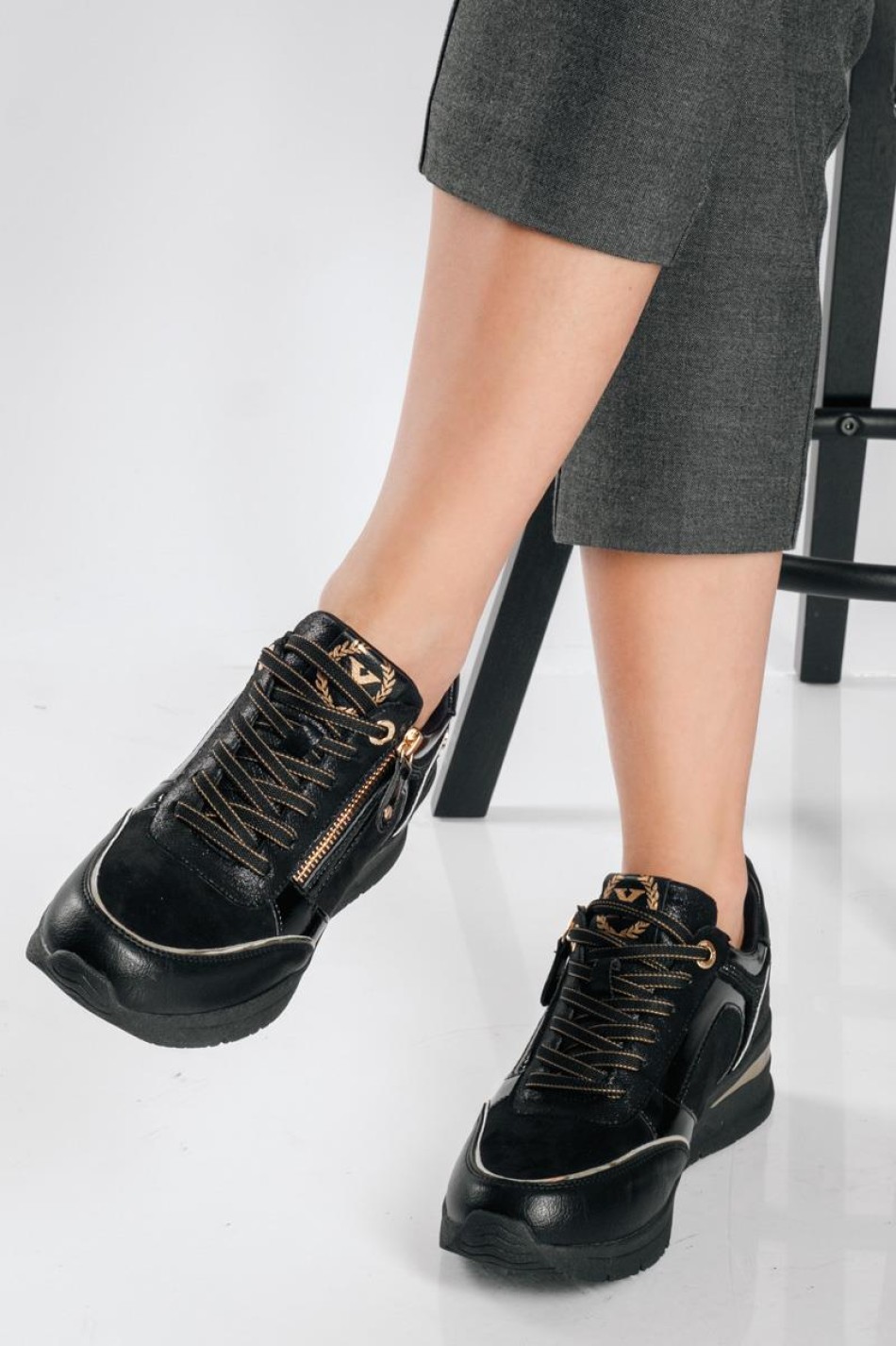 XTI Casual sneakers με πλατφόρμα και φερμουάρ ΜΑΥΡΟ XTI Casual sneakers με πλατφόρμα και φερμουάρ ΜΑΥΡΟ