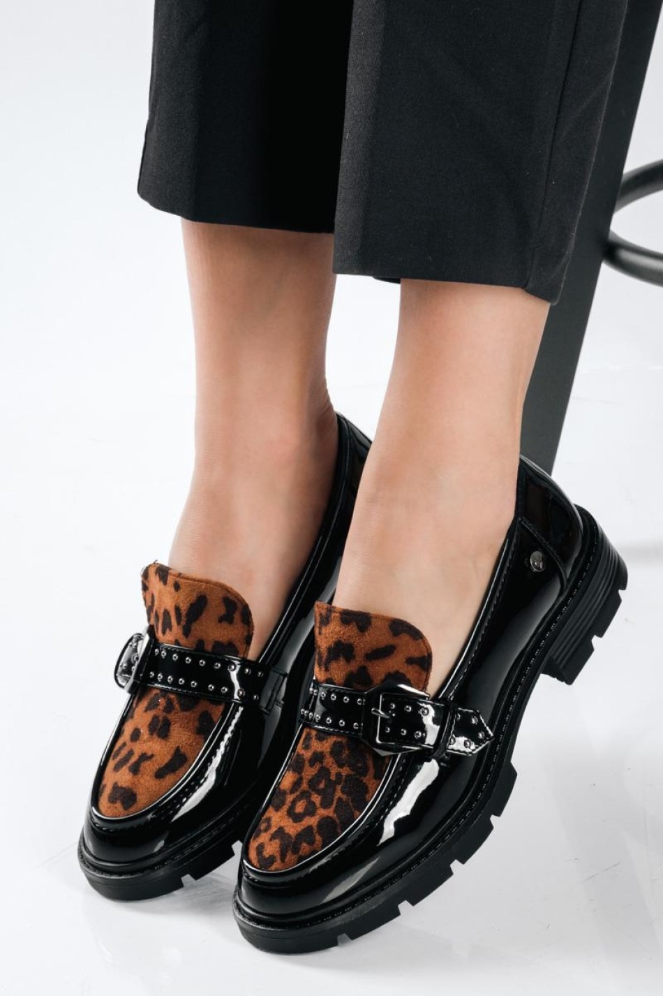Animal Print λουστρίνι loafers με διακοσμητκό ζωνάκι με τρουκς ΛΕΟΠΑΡ