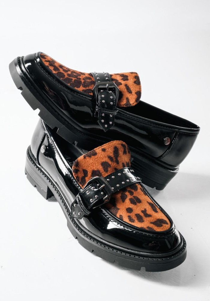 Animal Print λουστρίνι loafers με διακοσμητκό ζωνάκι με τρουκς ΛΕΟΠΑΡ