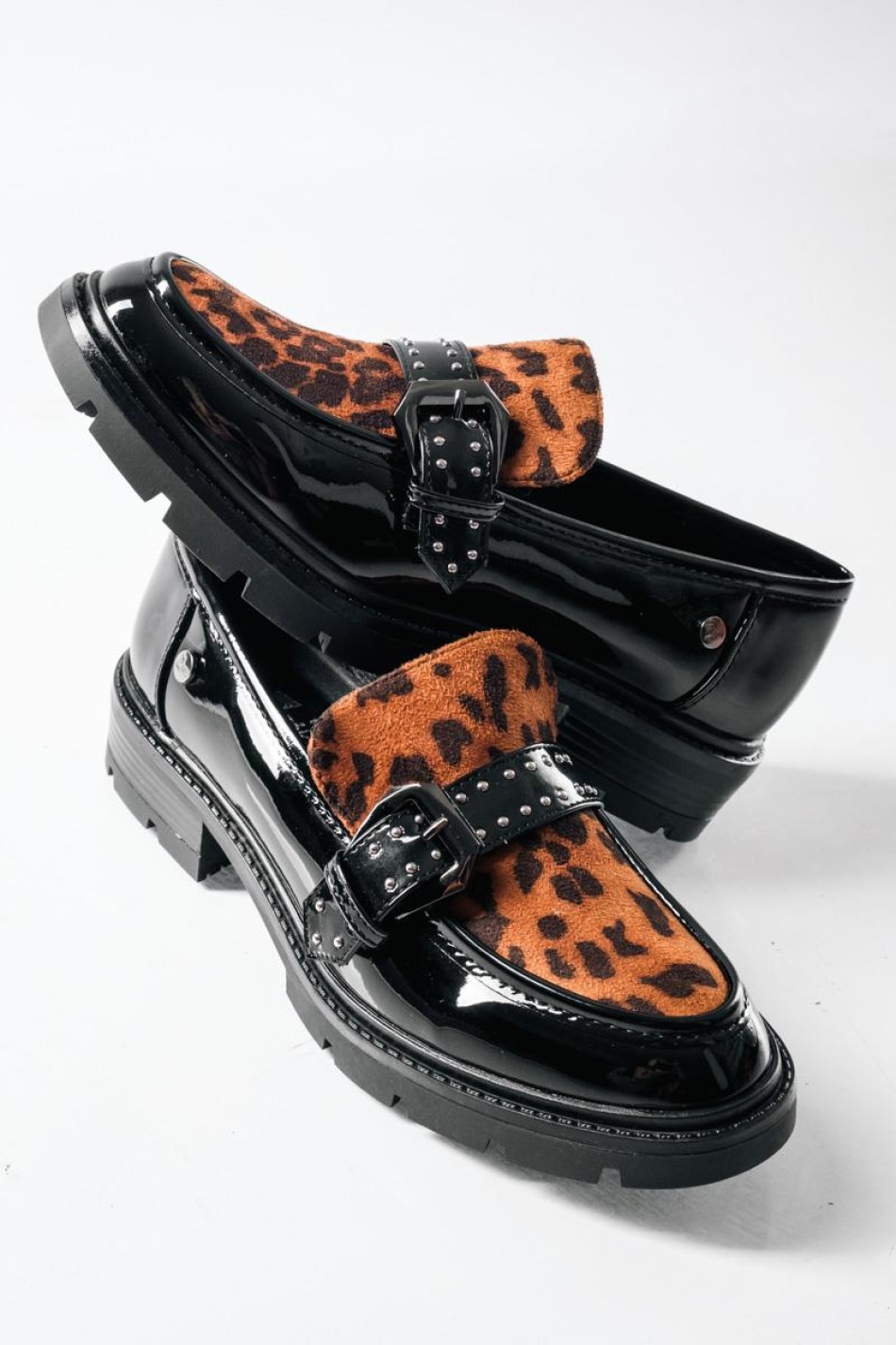 Animal Print λουστρίνι loafers με διακοσμητκό ζωνάκι με τρουκς ΛΕΟΠΑΡ