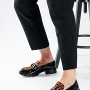 Animal Print λουστρίνι loafers με διακοσμητκό ζωνάκι με τρουκς ΛΕΟΠΑΡ Animal Print λουστρίνι loafers με διακοσμητκό ζωνάκι με τρουκς ΛΕΟΠΑΡ