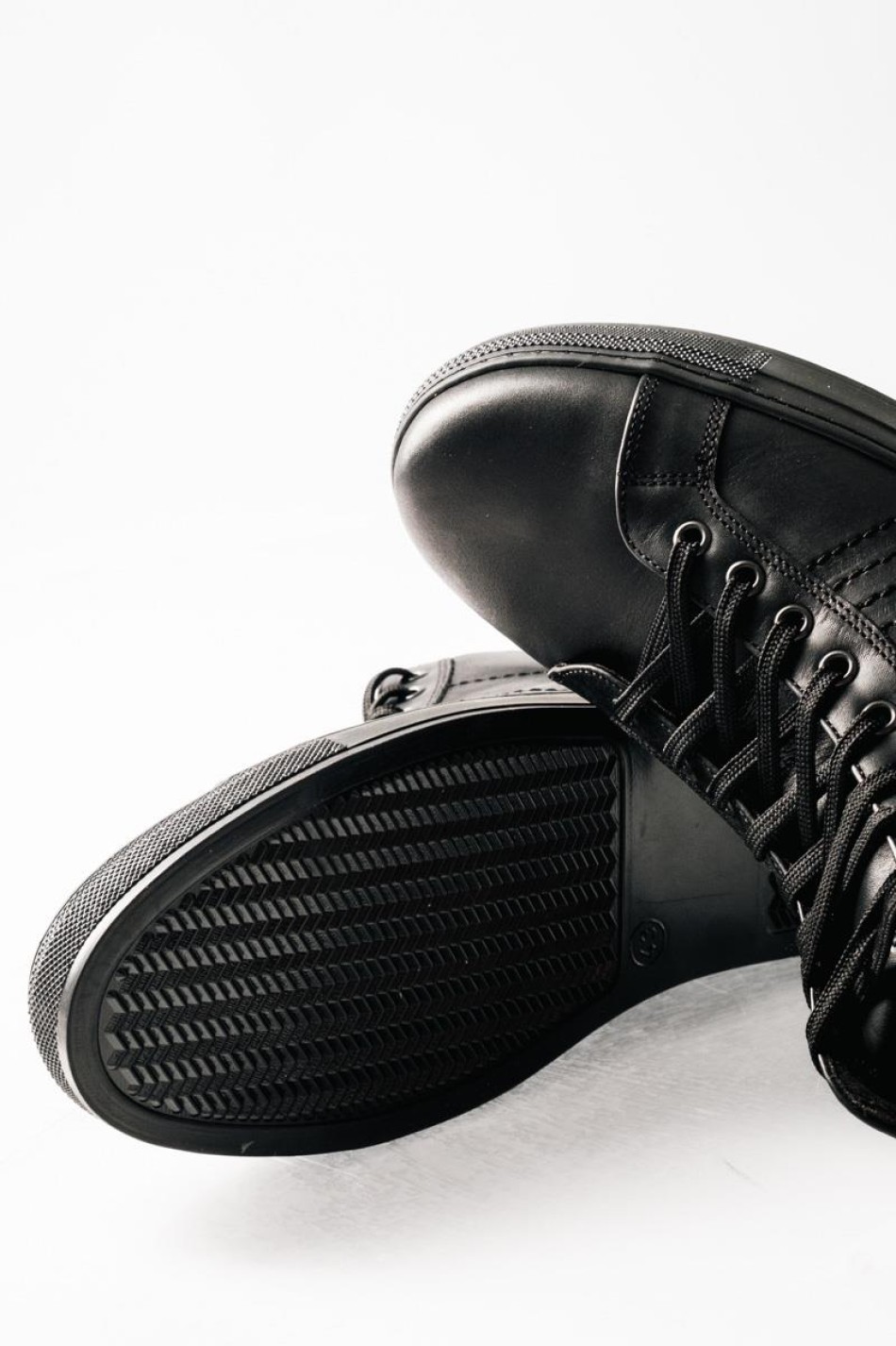 COMMANCHERO δερμάτινο ημίμποτο τύπου sneaker με κορδόνια ΜΑΥΡΟ