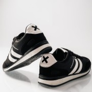 XTI Ανδρικά sneakers με ρίγες στο πλάι και λευκές λεπτομέρειες ΜΑΥΡΟ