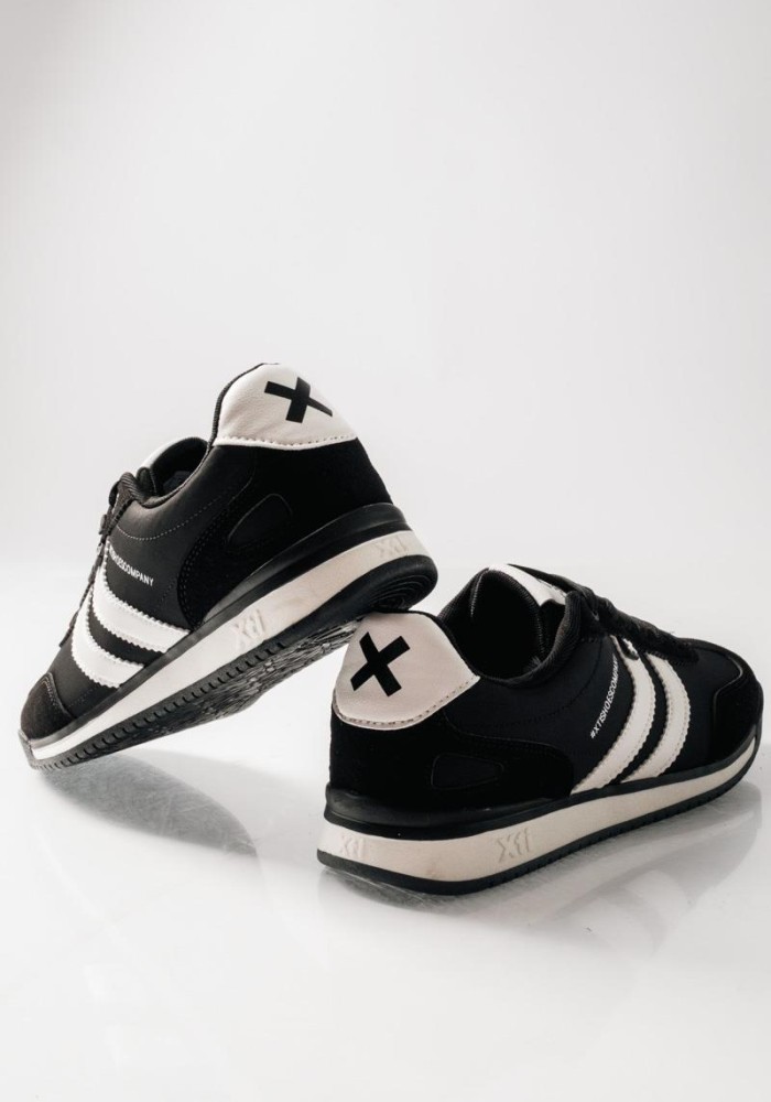 XTI Ανδρικά sneakers με ρίγες στο πλάι και λευκές λεπτομέρειες ΜΑΥΡΟ