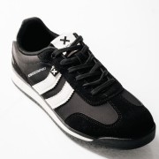 XTI Ανδρικά sneakers με ρίγες στο πλάι και λευκές λεπτομέρειες ΜΑΥΡΟ