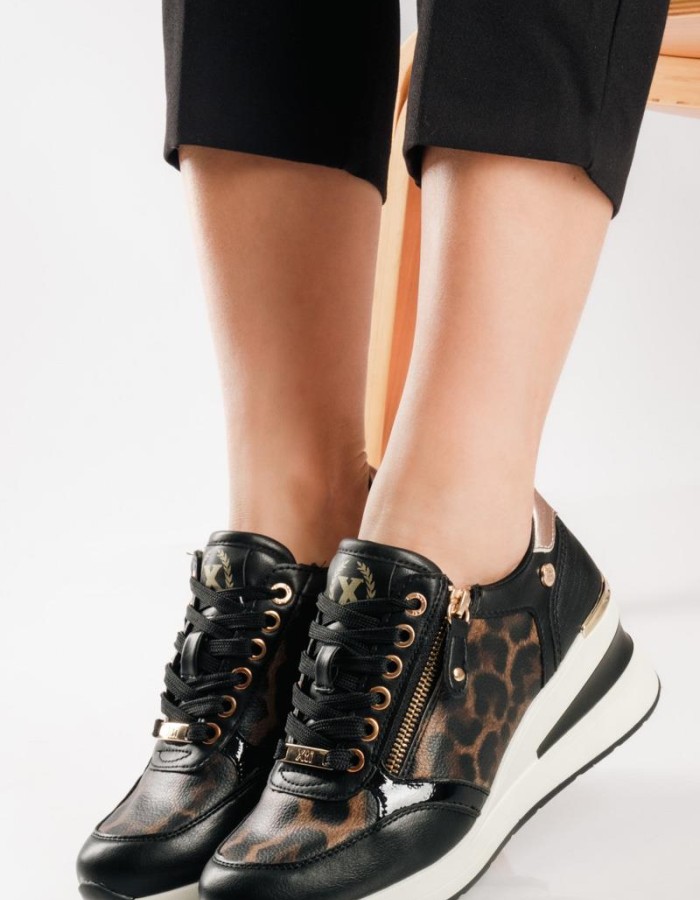 XTI animal-print sneakers πλατφόρμα με χρυσές λεπτομέρειες ΛΕΟΠΑΡ