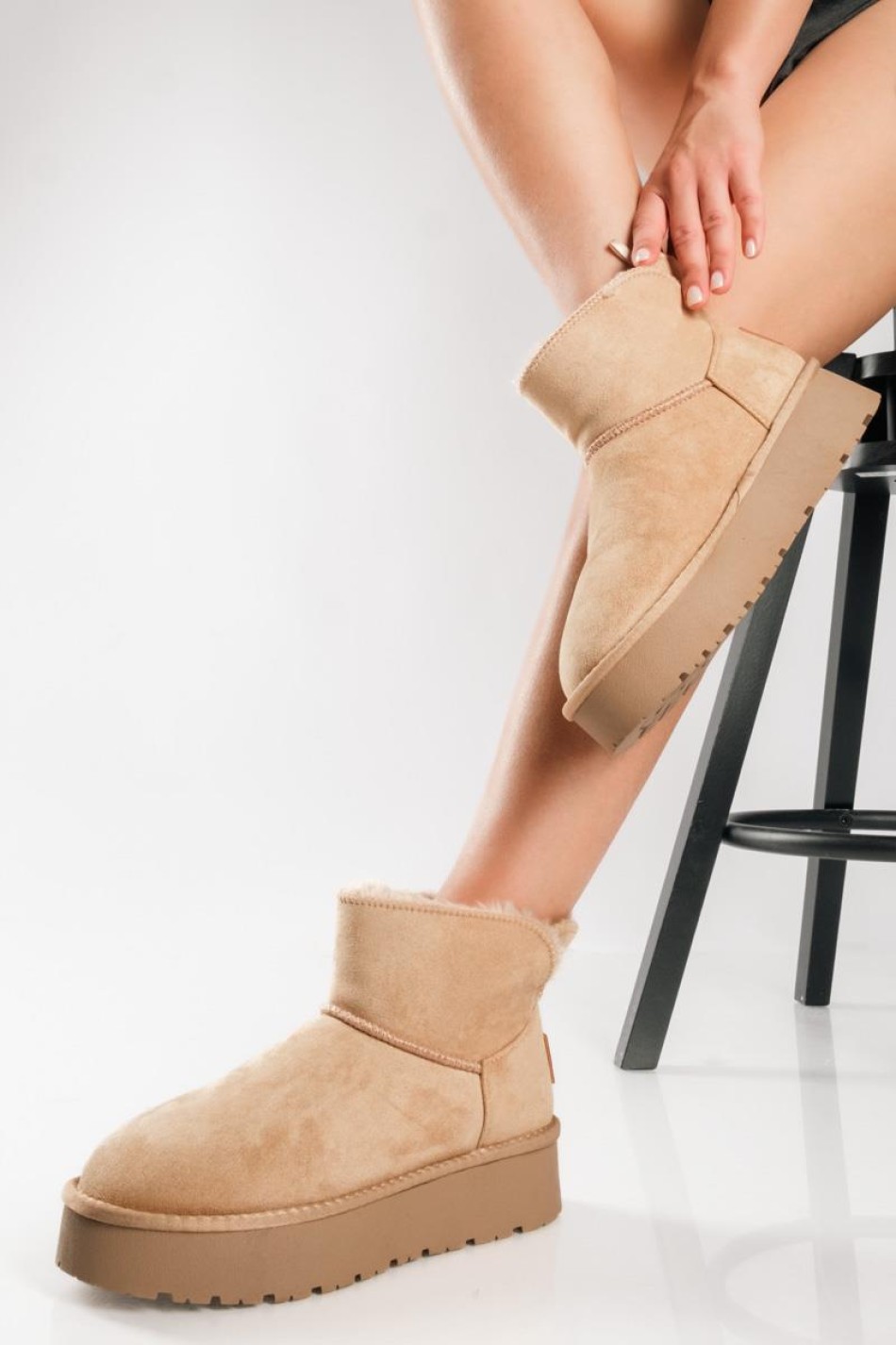 XTI suede μποτάκια με γούνα και αντιολισθητική σόλα