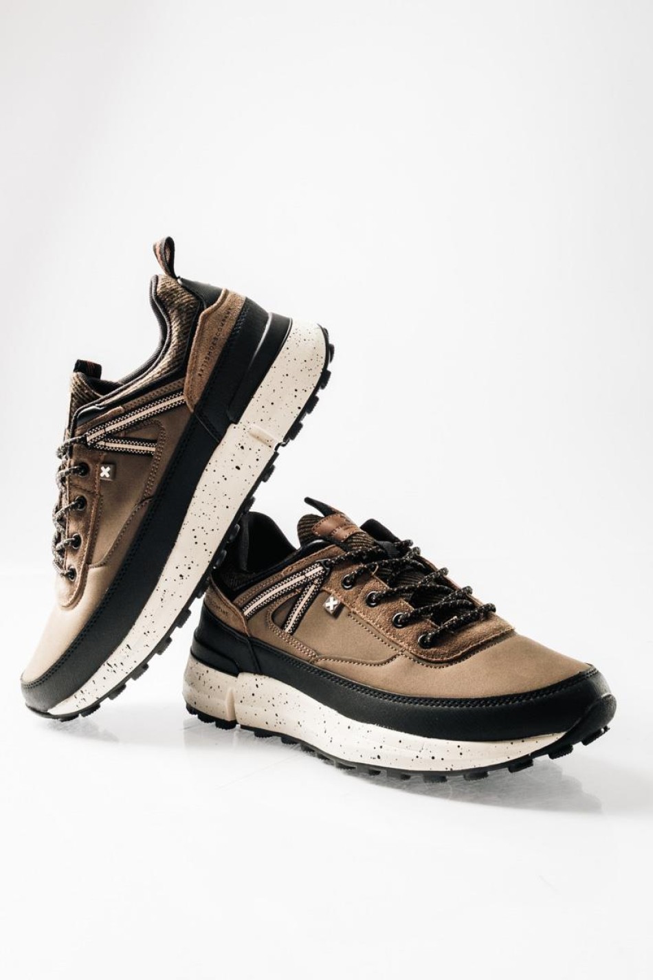XTI ανδρικό sneaker με συνδυασμό υλικών και urban στυλ ΚΑΦΕ