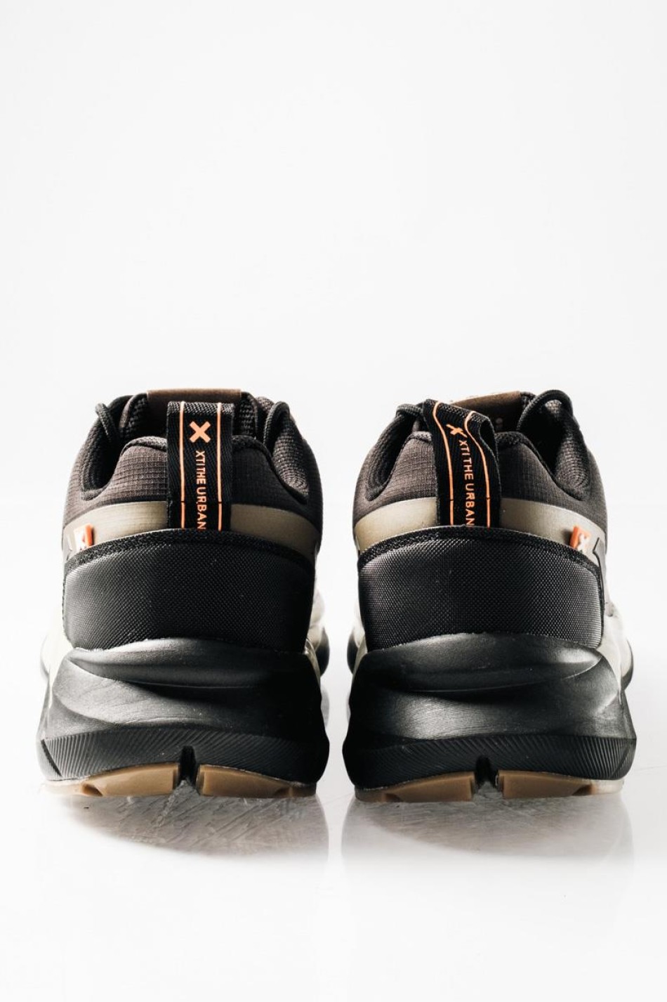 XTI Casual training sneakers με χοντρή σόλα ΜΑΥΡΟ