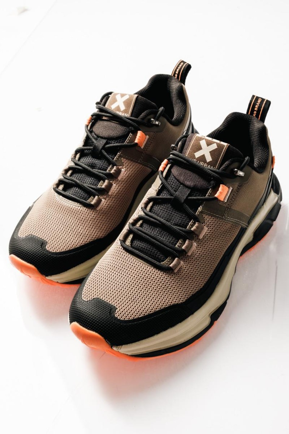 XTI Casual training sneakers με χοντρή σόλα ΠΟΥΡΟ