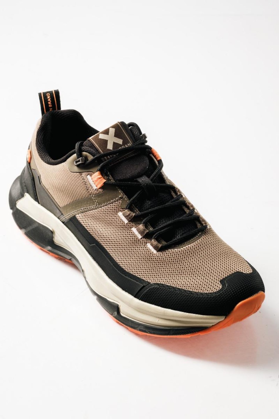 XTI Casual training sneakers με χοντρή σόλα ΠΟΥΡΟ