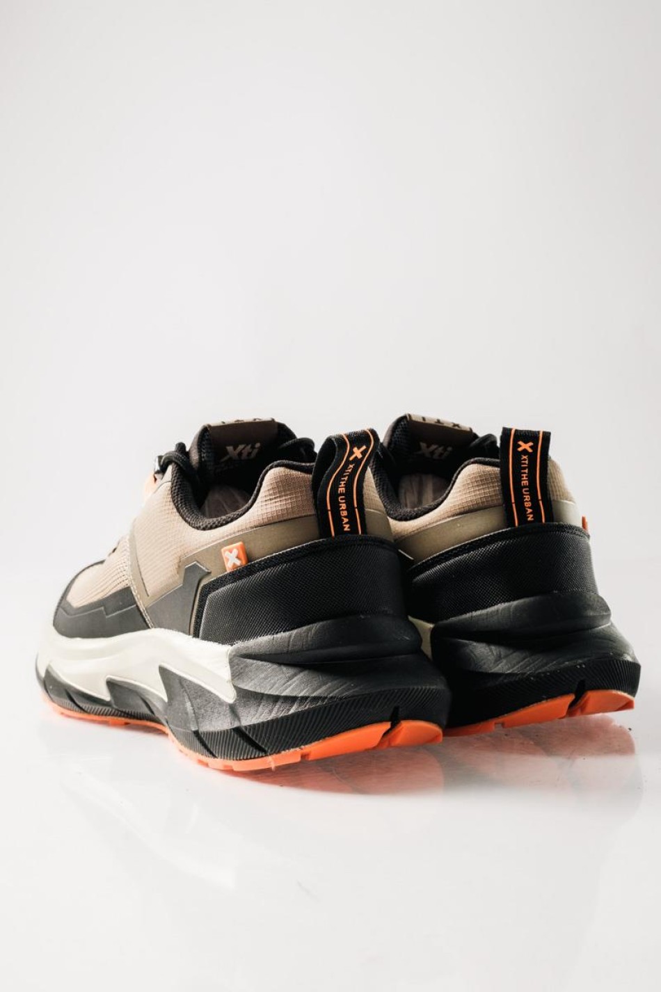 XTI Casual training sneakers με χοντρή σόλα ΠΟΥΡΟ