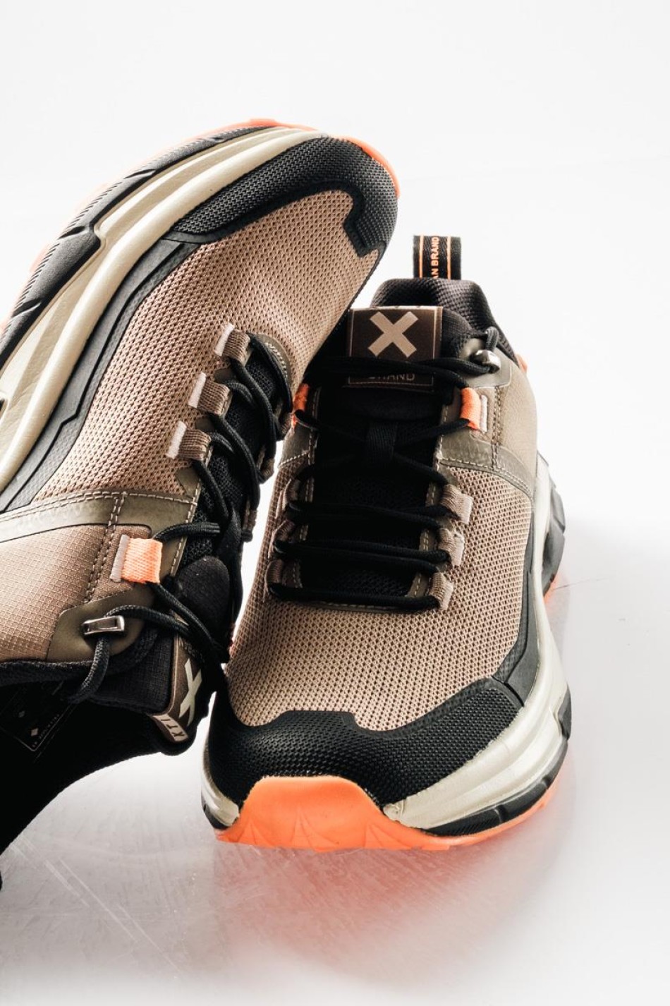 XTI Casual training sneakers με χοντρή σόλα ΠΟΥΡΟ