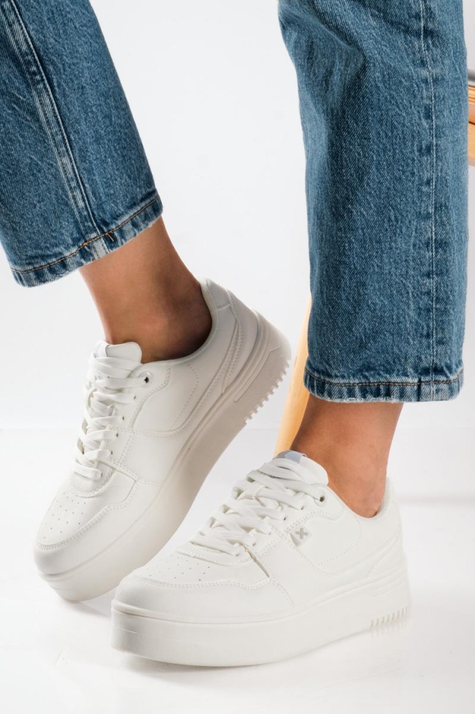 XTI Streetwear γυναικεία sneakers με κορδόνια ΑΣΠΡΟ