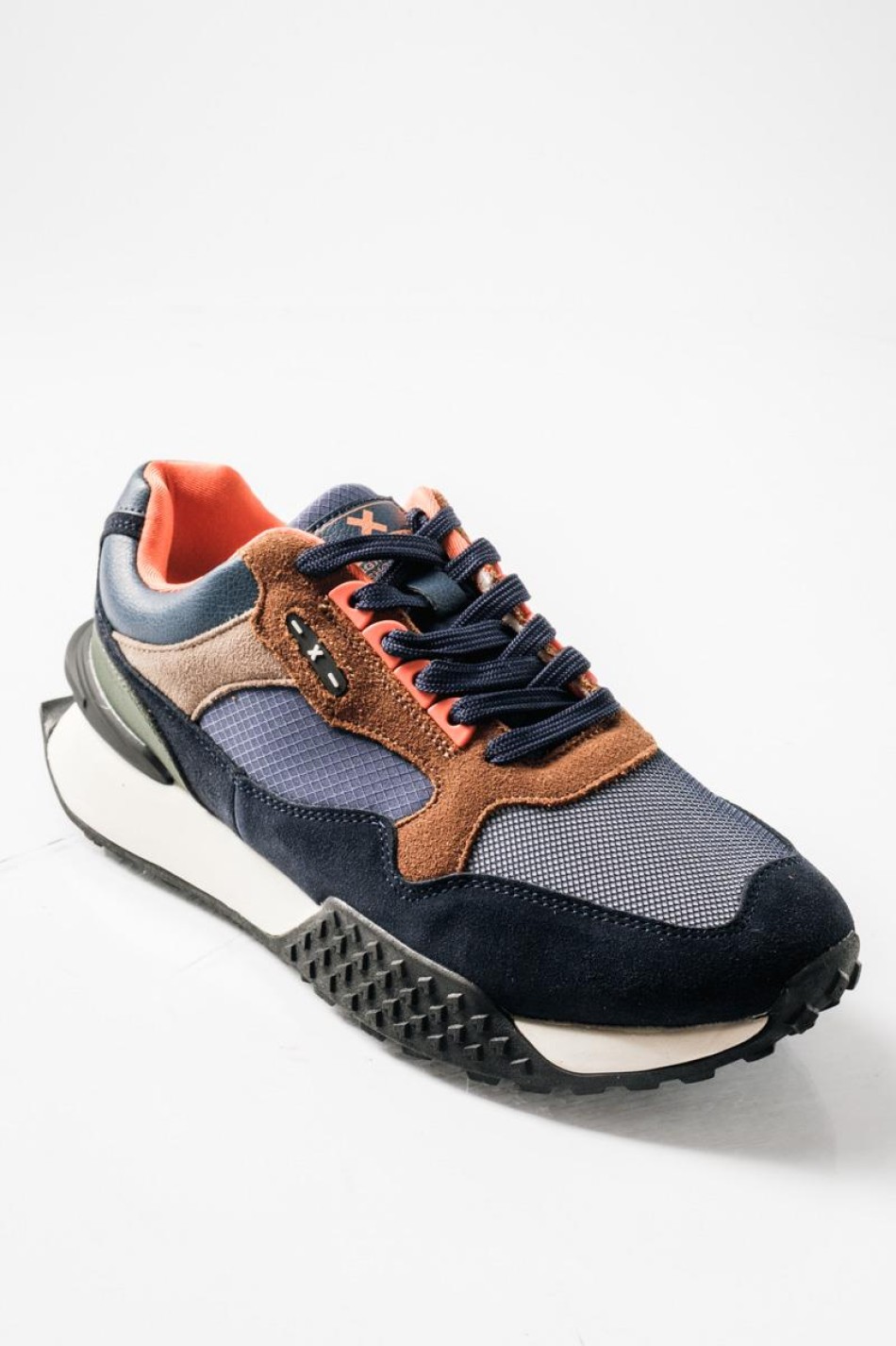 XTI Casual suede and mesh sneakers με συνδυσμό χρωμάτων ΜΠΛΕ