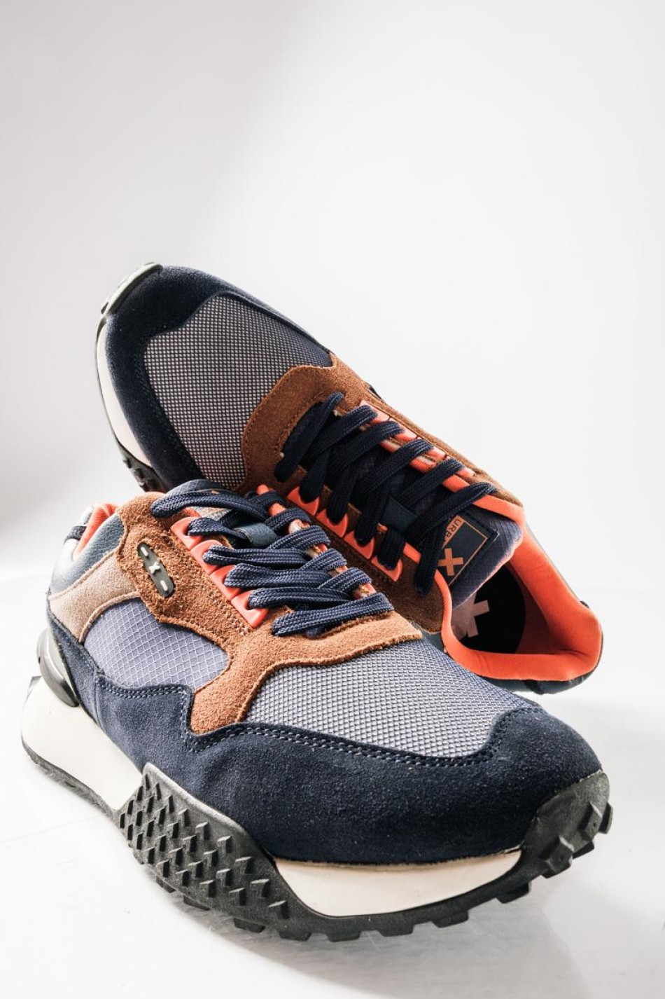 XTI Casual suede and mesh sneakers με συνδυσμό χρωμάτων ΜΠΛΕ