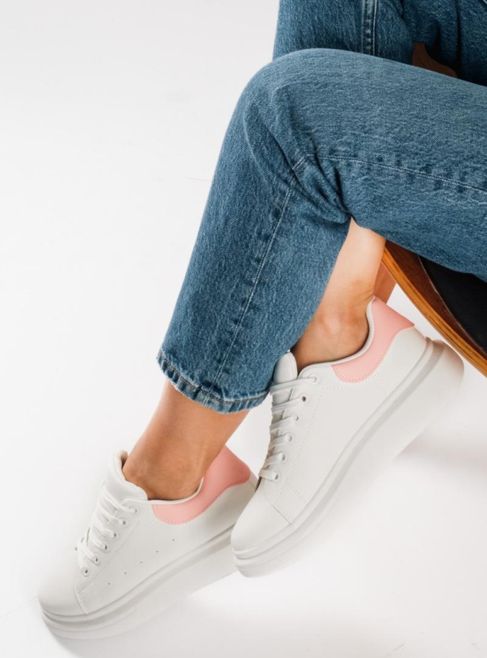 Δίσολα sneakers λευκά με ροζ λεπτομέρεια στη φτέρνα ΑΣΠΡΟ/ΡΟΖ Δίσολα sneakers λευκά με ροζ λεπτομέρεια στη φτέρνα ΑΣΠΡΟ/ΡΟΖ