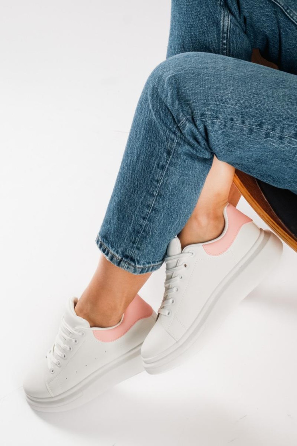 Δίσολα sneakers λευκά με ροζ λεπτομέρεια στη φτέρνα ΑΣΠΡΟ/ΡΟΖ Δίσολα sneakers λευκά με ροζ λεπτομέρεια στη φτέρνα ΑΣΠΡΟ/ΡΟΖ