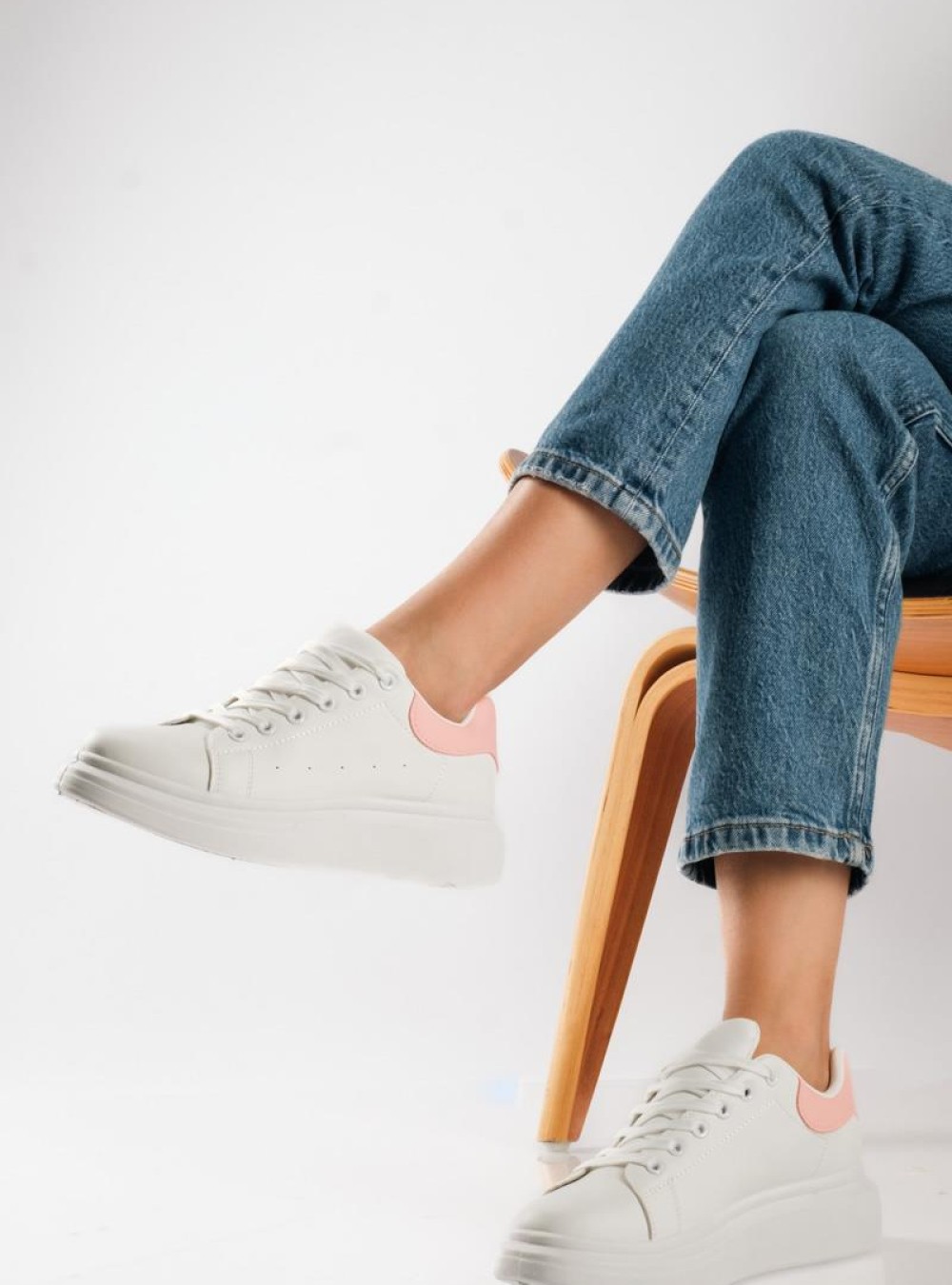 Δίσολα sneakers λευκά με ροζ λεπτομέρεια στη φτέρνα ΑΣΠΡΟ/ΡΟΖ Δίσολα sneakers λευκά με ροζ λεπτομέρεια στη φτέρνα ΑΣΠΡΟ/ΡΟΖ