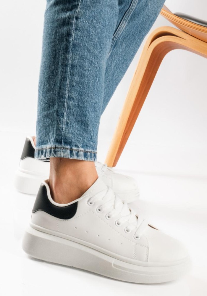 Δίσολα sneakers λευκά με μαύρη λεπτομέρεια στη φτέρνα ΑΣΠΡΟ/ΜΑΥΡΟ Δίσολα sneakers λευκά με μαύρη λεπτομέρεια στη φτέρνα ΑΣΠΡΟ/ΜΑΥΡΟ