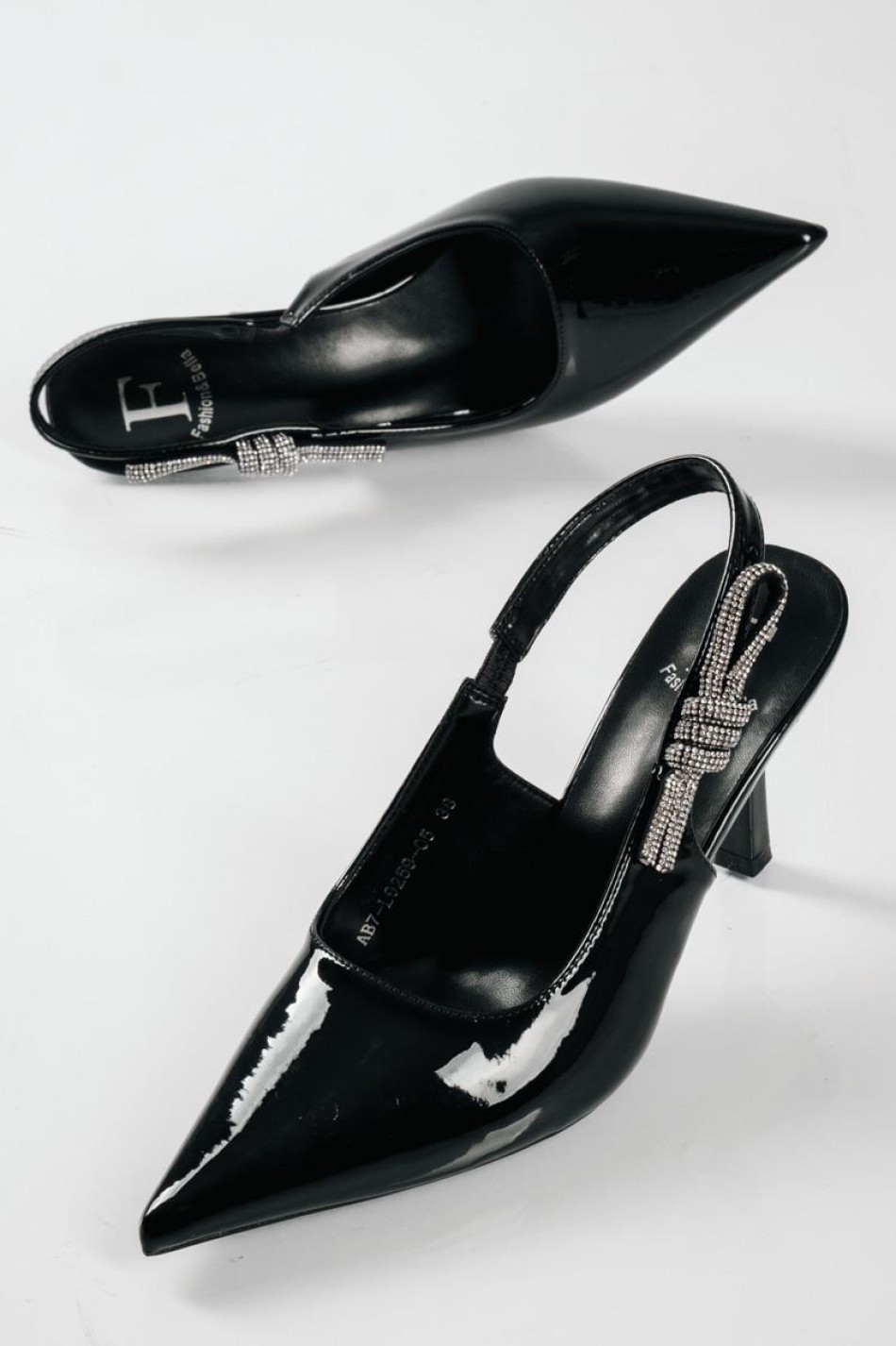 Slingback λουστρίνι μυτερές γόβες με διακοσμητικό με στρας ΜΑΥΡΟ