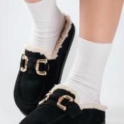 Clogs με εσωτερική επένδυση γούνας και χρυσή αγκράφα ΜΑΥΡΟ Clogs με εσωτερική επένδυση γούνας και χρυσή αγκράφα ΜΑΥΡΟ