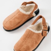 Suede clogs με εσωτερική γούνα και ρυθμιζόμενο λουράκι στο πίσω μέρος ΤΑΜΠΑ Suede clogs με εσωτερική γούνα και ρυθμιζόμενο λουράκι στο πίσω μέρος ΤΑΜΠΑ