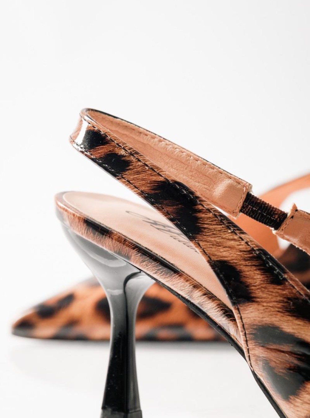 Animal Print λουστρίνι γόβες με ανοιχτή φτέρνα ΛΕΟΠΑΡ