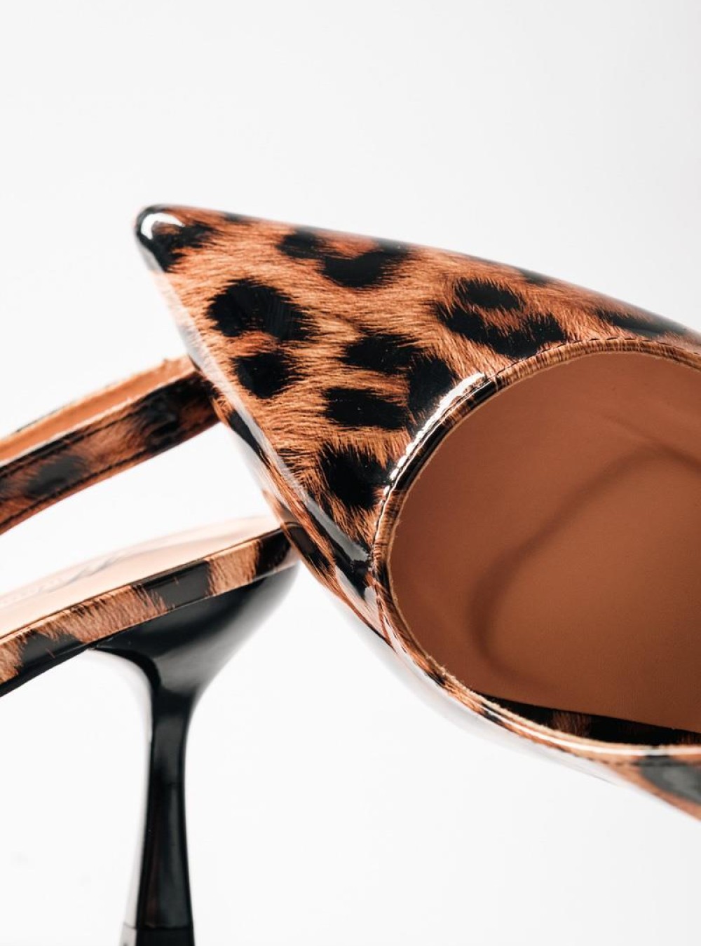 Animal Print λουστρίνι γόβες με ανοιχτή φτέρνα ΛΕΟΠΑΡ