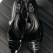 Croco slingback μυτερές γόβες μα χαμηλό τακούνι ΜΑΥΡΟ
