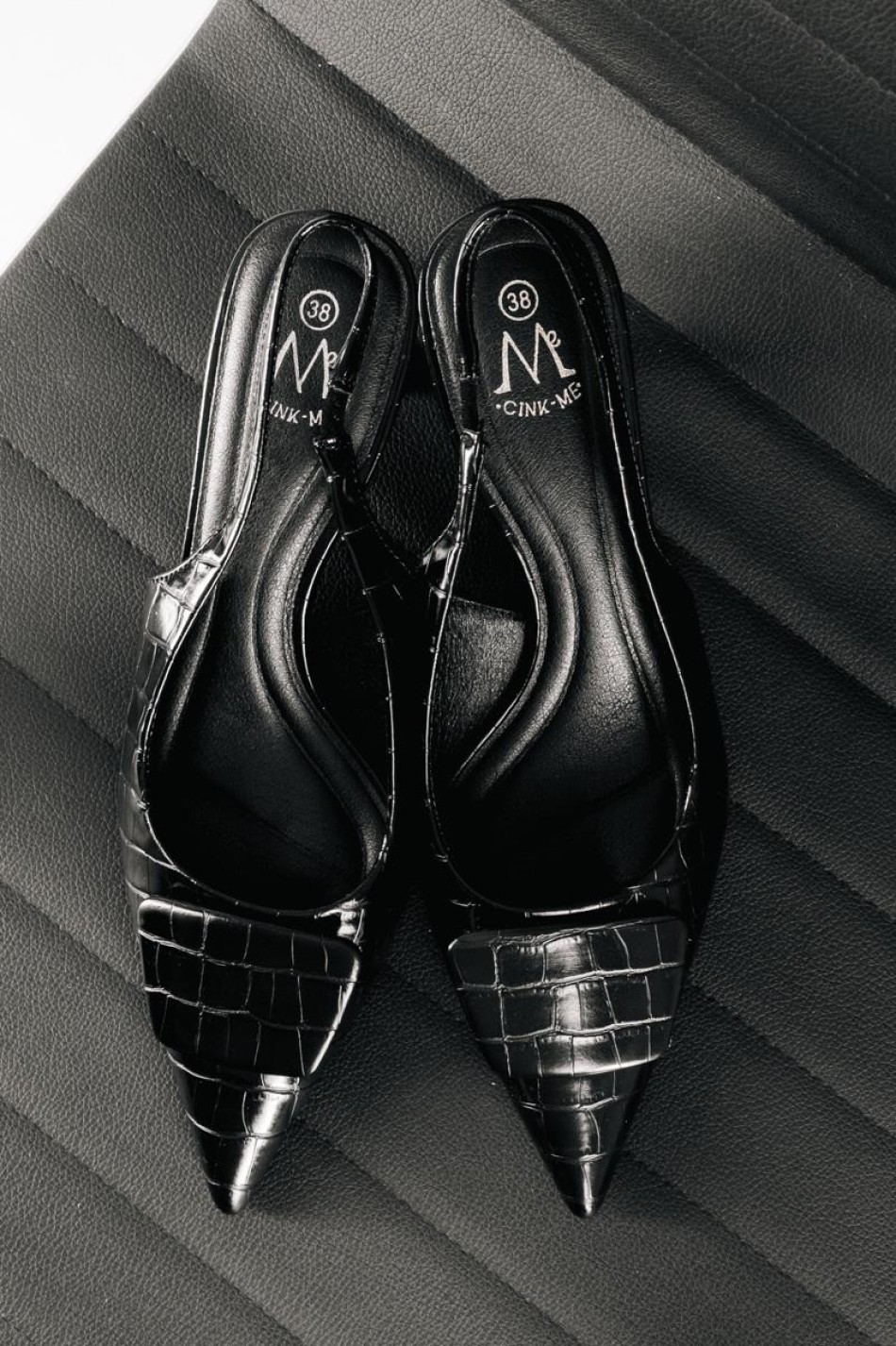 Croco slingback μυτερές γόβες μα χαμηλό τακούνι ΜΑΥΡΟ