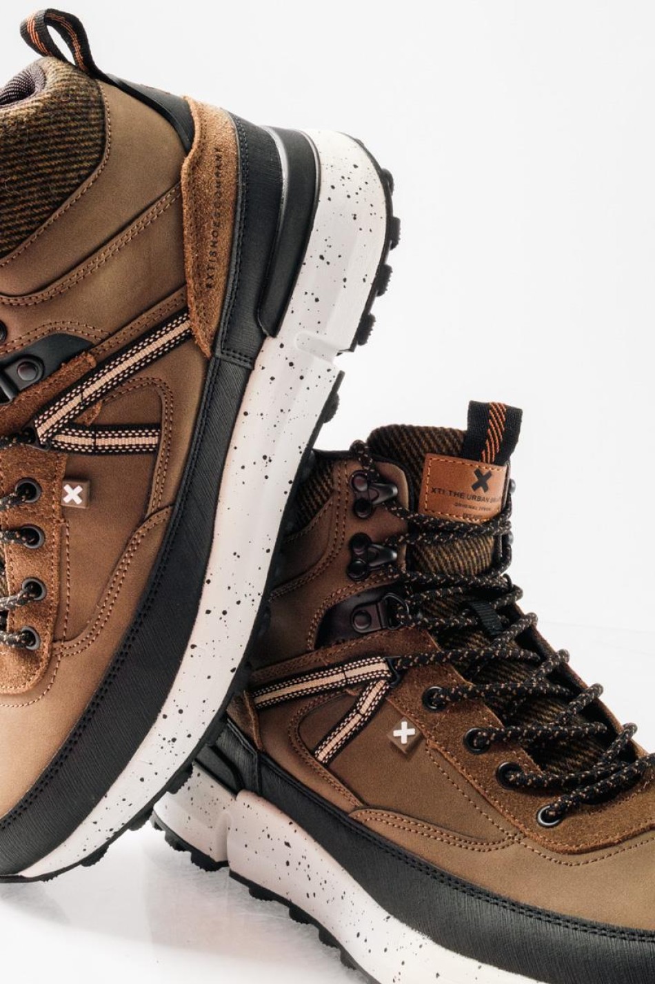XTI Ανδρικά μποτάκια σε στυλ sneaker με κορδόνια ΚΑΦΕ