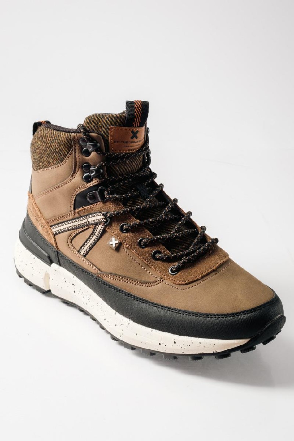 XTI Ανδρικά μποτάκια σε στυλ sneaker με κορδόνια ΚΑΦΕ