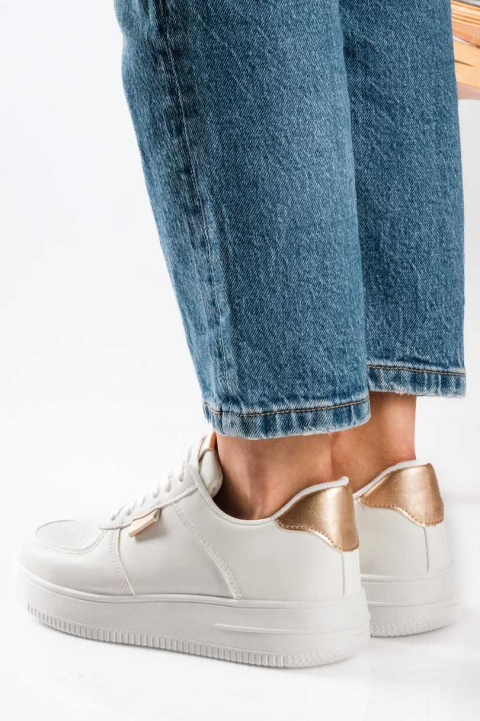 Δίσολα sneakers με εξωτερικές ραφές και απλό σχέδιο ΑΣΠΡΟ/CHAMPAGNE Δίσολα sneakers με εξωτερικές ραφές και απλό σχέδιο ΑΣΠΡΟ/CHAMPAGNE