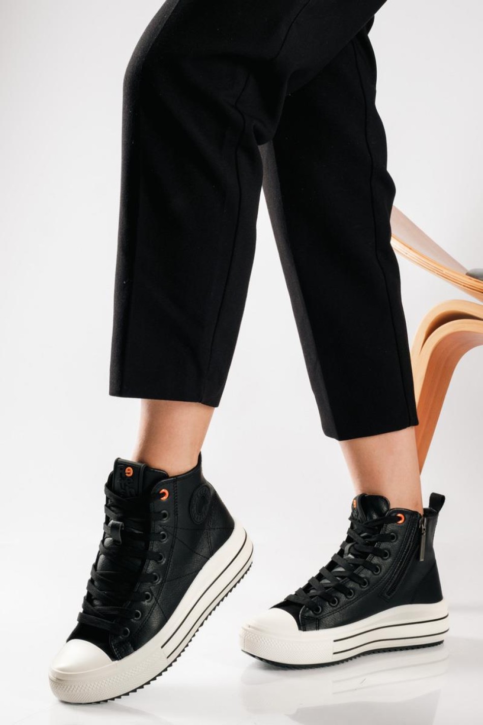 REFRESH Μποτάκι τύπου sneaker με πλαϊνό φερμουάρ ΜΑΥΡΟ