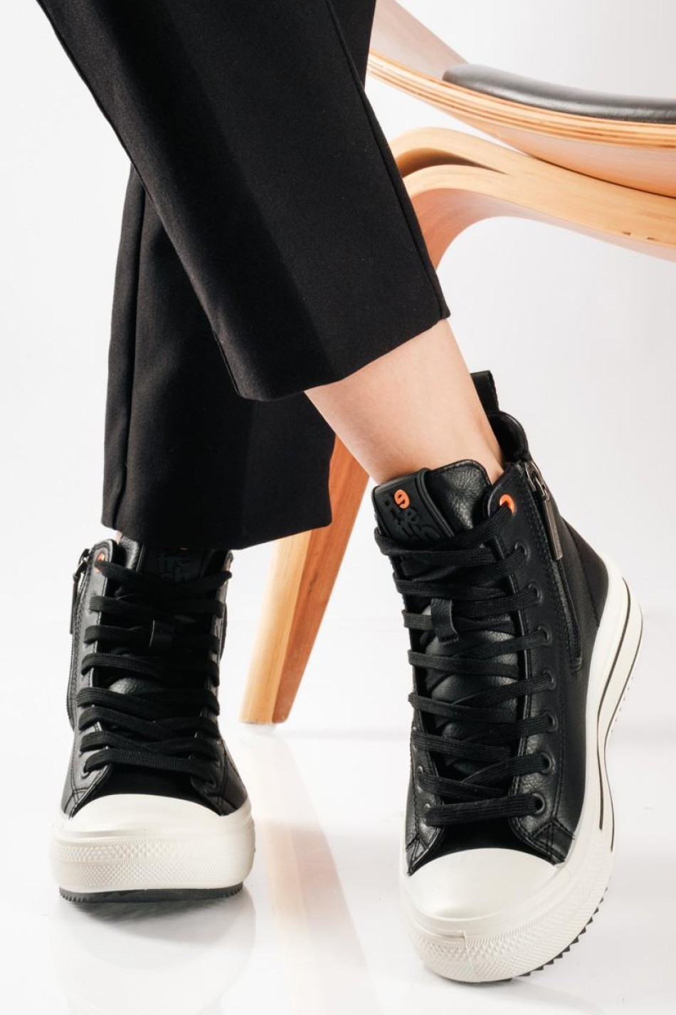 REFRESH Μποτάκι τύπου sneaker με πλαϊνό φερμουάρ ΜΑΥΡΟ
