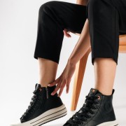 REFRESH Μποτάκι τύπου sneaker με πλαϊνό φερμουάρ ΜΑΥΡΟ