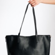 Τσάντα shopper με εσωτερικό τσαντάκι και επιπλέον μακρύ λουράκι ΜΑΥΡΟ