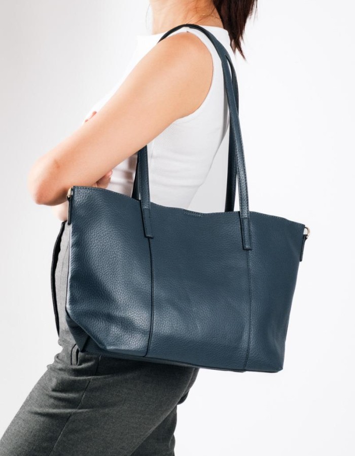 Τσάντα shopper με εσωτερικό τσαντάκι και επιπλέον μακρύ λουράκι ΜΠΛΕ