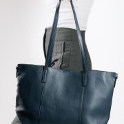 Τσάντα shopper με εσωτερικό τσαντάκι και επιπλέον μακρύ λουράκι ΜΠΛΕ