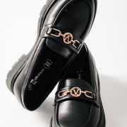 ZAK ματ loafers για κορίτσια με χρυσή αλυσίδα και τρακτερωτή σόλα ΜΑΥΡΟ