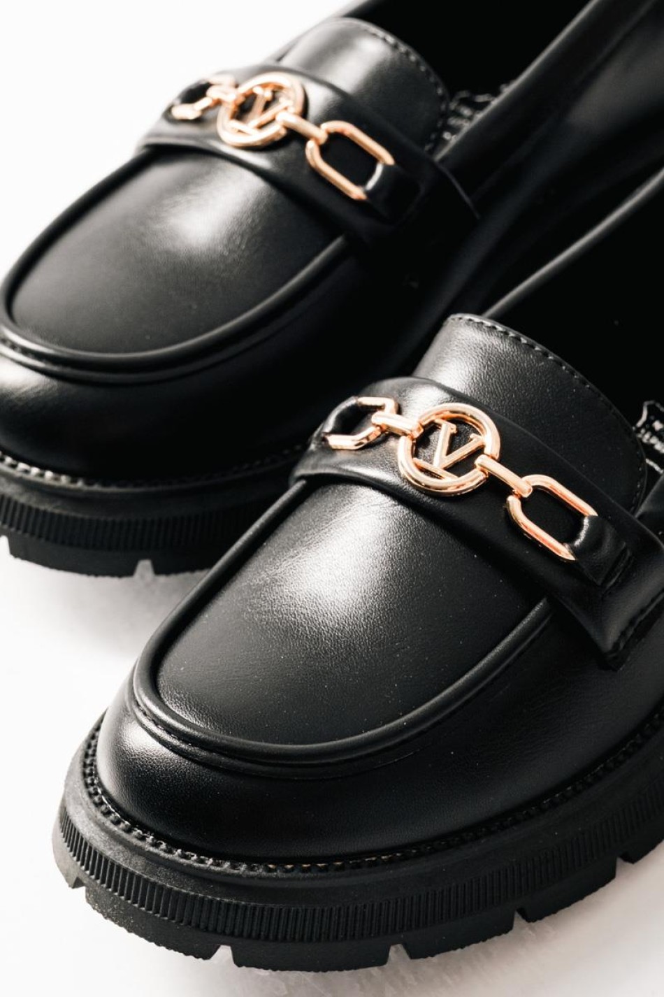 ZAK ματ loafers για κορίτσια με χρυσή αλυσίδα και τρακτερωτή σόλα ΜΑΥΡΟ
