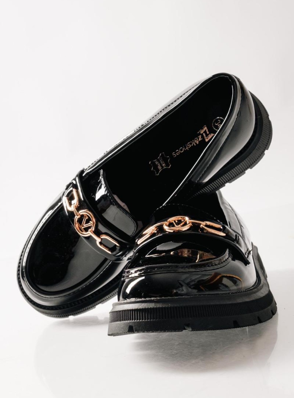 ZAK λουστρίνι loafers για κορίτσια με χρυσή αλυσίδα και τρακτερωτή σόλα ΜΑΥΡΟ