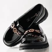 ZAK λουστρίνι loafers για κορίτσια με χρυσή αλυσίδα και τρακτερωτή σόλα ΜΑΥΡΟ
