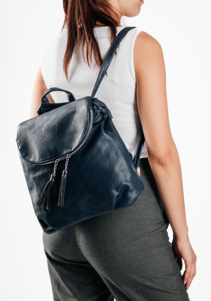 Backpack με μαγνητικό κούμπωμα και διακοσμητικά κρόσια ΜΠΛΕ