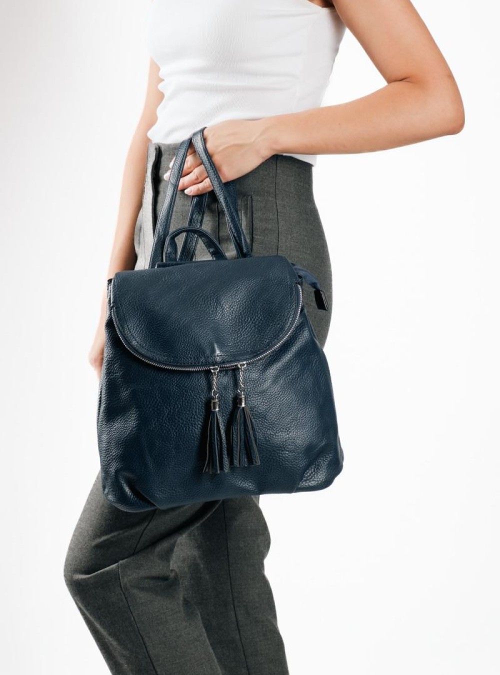 Backpack με μαγνητικό κούμπωμα και διακοσμητικά κρόσια ΜΠΛΕ
