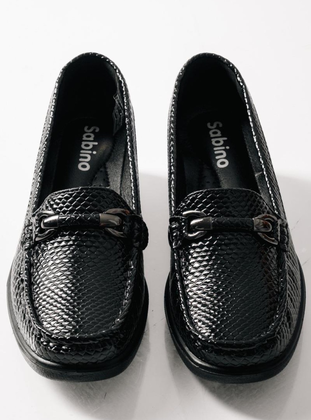 SABINO Comfort με κροκό σχέδιο και διακοσμητική μεταλλική αγκράφα ΜΑΥΡΟ