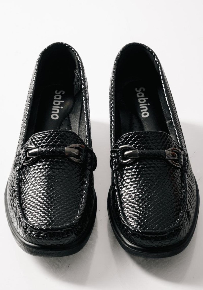 SABINO Comfort με κροκό σχέδιο και διακοσμητική μεταλλική αγκράφα ΜΑΥΡΟ