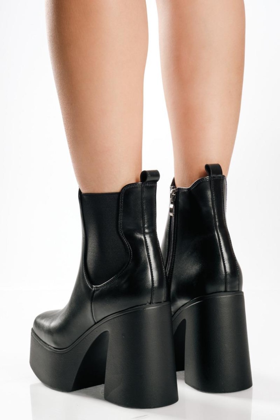 Δίσολα ankle boots με χοντρό τακούνι και λάστιχο στο πλάι ΜΑΥΡΟ