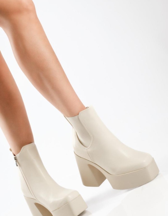 Δίσολα ankle boots με χοντρό τακούνι και λάστιχο στο πλάι ΜΠΕΖ